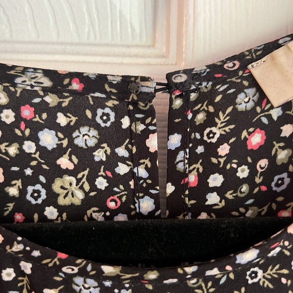 Loft floral blouse with flutter sleeve - Picture 4 of 5